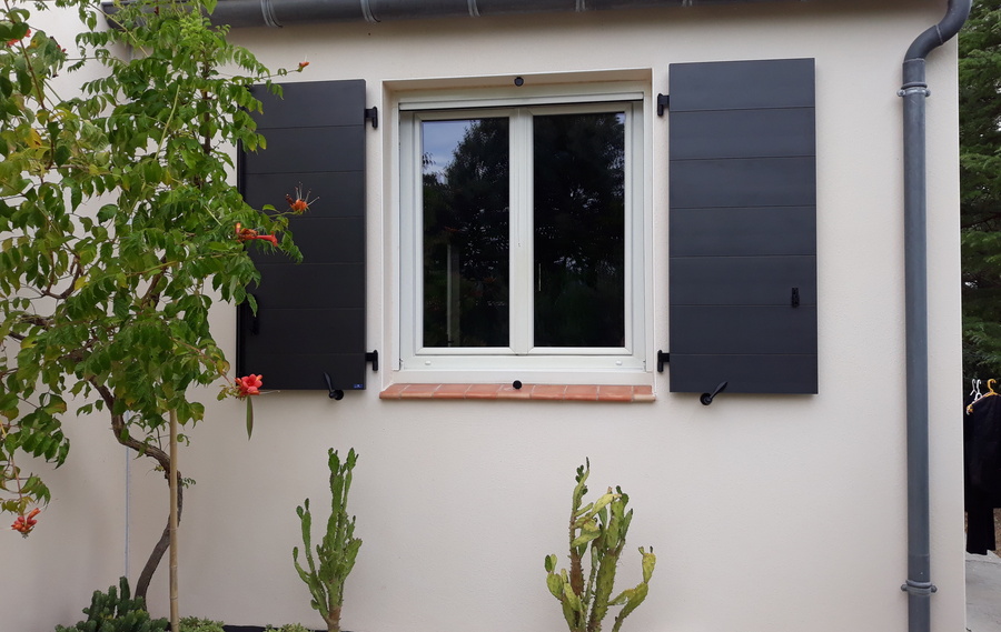 Volets battants &eacute;pur&eacute;s &agrave;&nbsp;Auriac